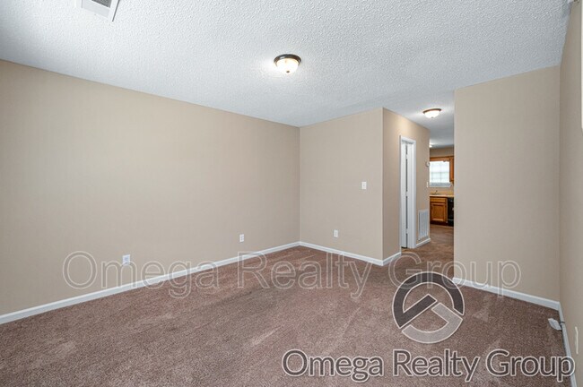 Building Photo - 405 22nd Ave NE