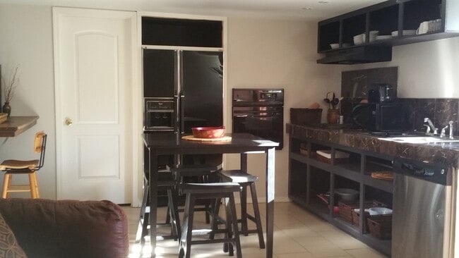Foto del edificio - 105 Stanhope Ct