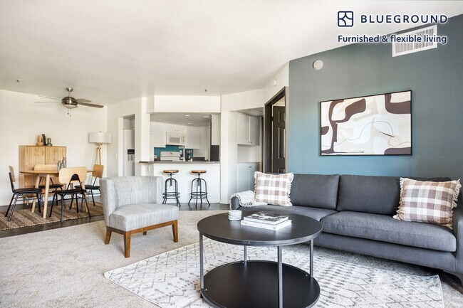 Foto del edificio - 10989 Bluffside Dr