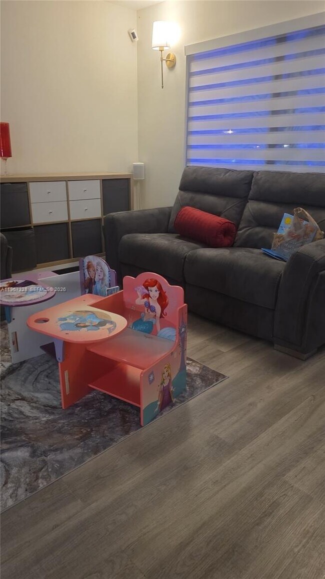 Foto del edificio - 1711 W 58th St