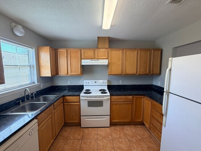 Building Photo - 1531 Woodard St