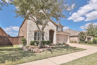 Building Photo - 2215 Tonkawa Trl