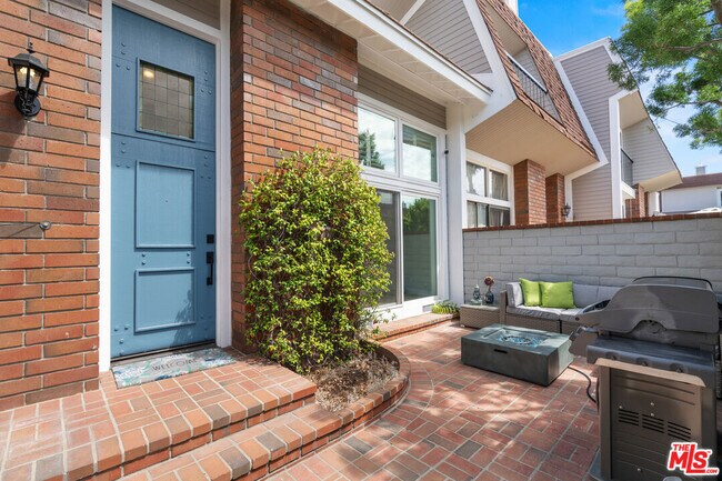 Building Photo - 13072 Maxella Ave