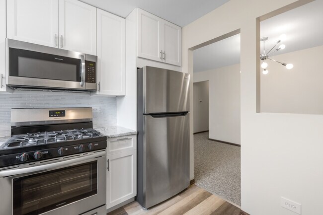 Building Photo - 923 E Tower Ct