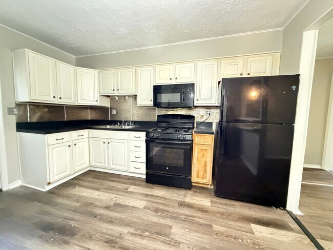 Foto del edificio - 2 Bedroom, 1 Bathroom Home For Rent!!