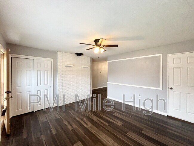 Building Photo - 127 17th Ave