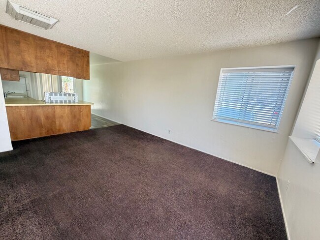 Foto del edificio - 345 E Wilson Ave