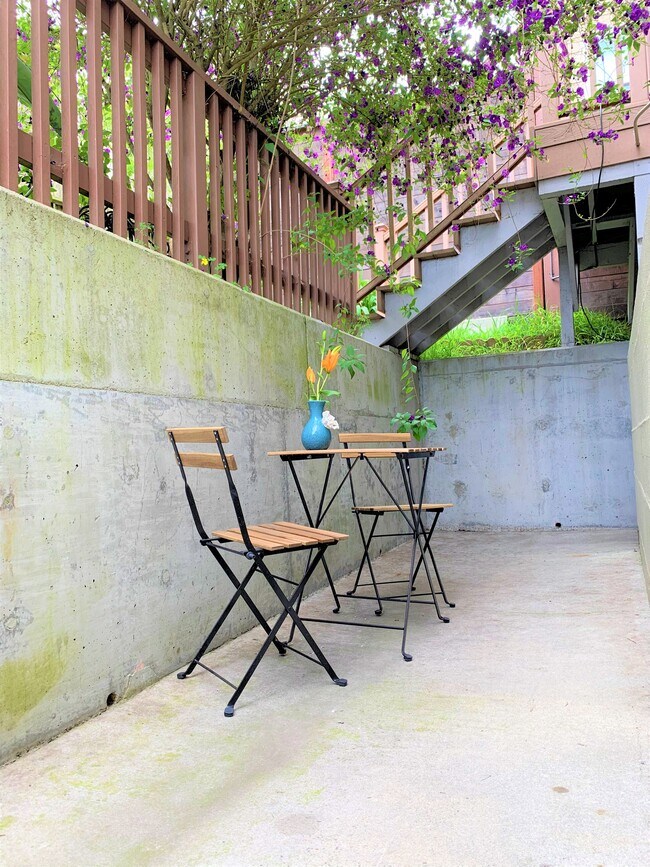 Foto del edificio - 421 Huron Ave