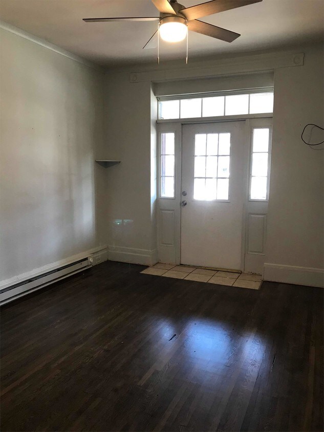 Primary Photo - 28 N Broad St