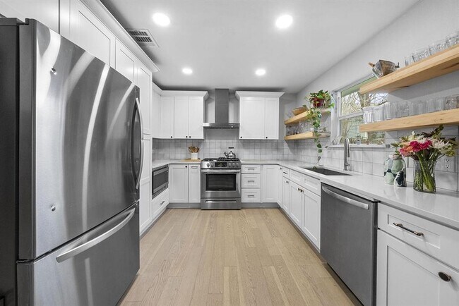 Building Photo - 7901 Seminary Ridge Dr