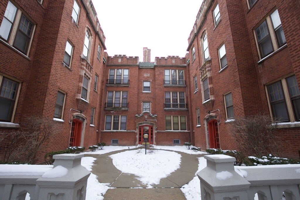 4033 School Unit 2B, Chicago, IL 60641 Condo for Rent in Chicago, IL