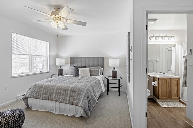 Foxcroft Apartments Bedroom - Foxcroft Apartments