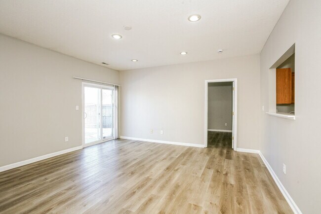 Foto del edificio - 1421 Dowell St