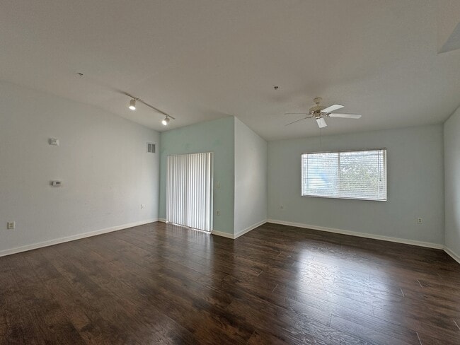Building Photo - 261 SW Palm Dr