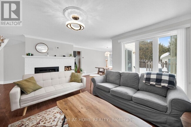 Building Photo - 2832 Mozart Ct