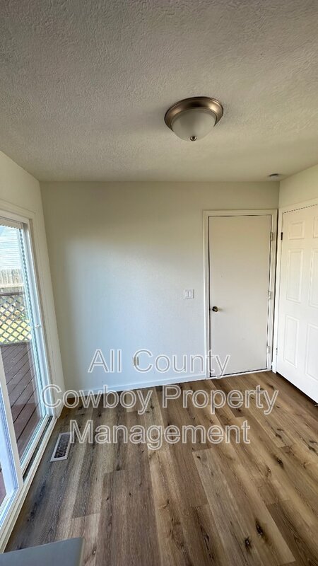 Foto del edificio - 4315 E Crow Dr