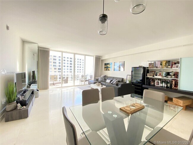 Foto del edificio - 901 Brickell Key Blvd