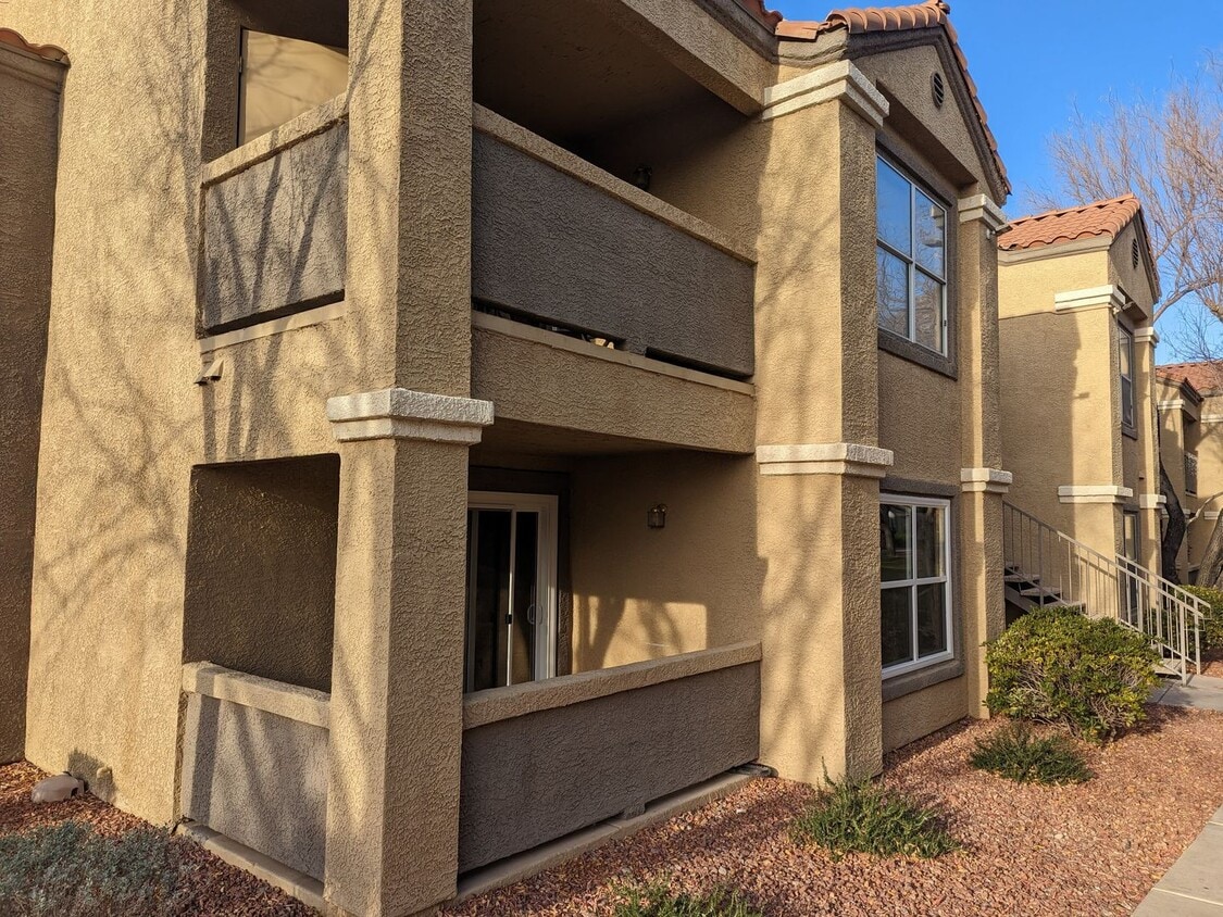 Primary Photo - 2 Bedroom, 2 Full Bath Newly Renovated Con...