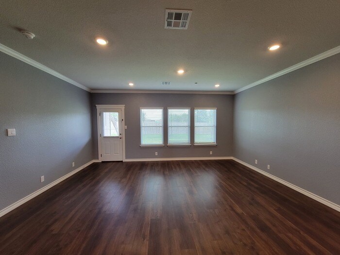 Foto principal - Brookstone Creek Beauty – 4 Bedrooms, 3 Ba...