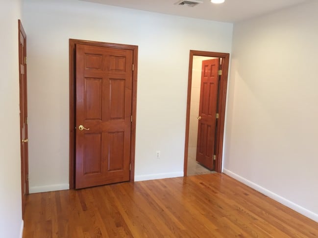 dormitorio - 14-16A Clintonville St