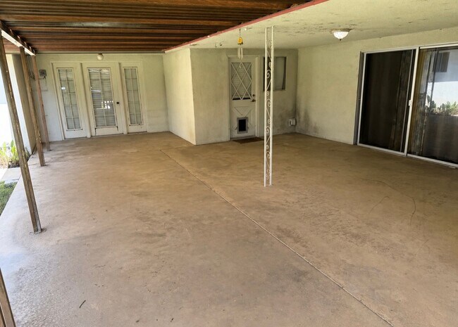 Building Photo - 5493 N Feland Ave