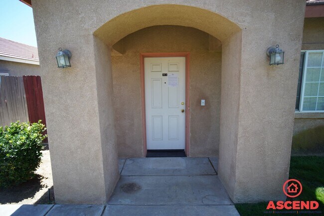 Foto del edificio - 548 Yellow Meadow Ct