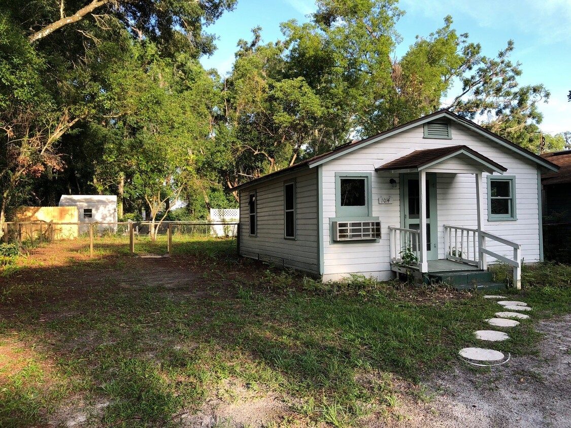 Foto principal - 1-Bedroom, 1-Bathroom Home in Deland - Imm...