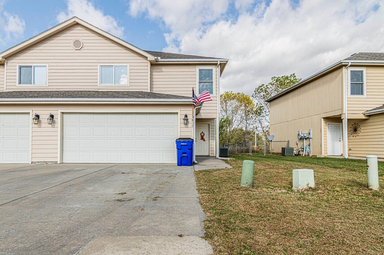 Foto principal - Spacious Home Close to Fort Riley!