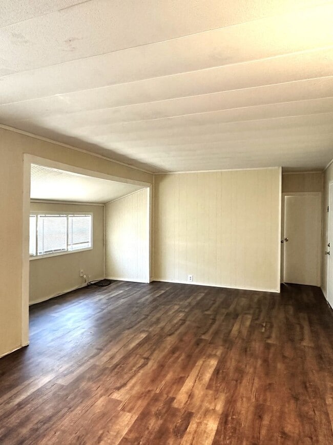 Building Photo - Cozy House