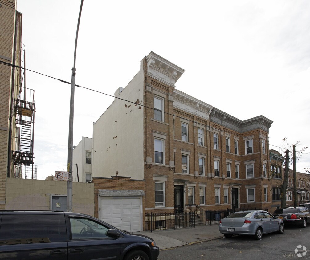 Building Photo - 1844 Stephen St