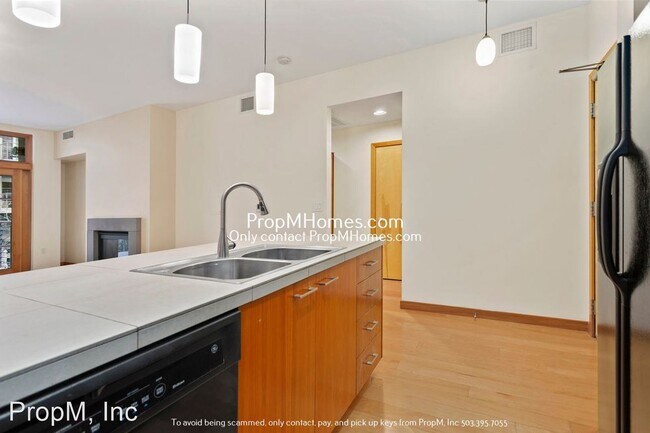 Foto del edificio - 1 br, 1 bath House - 1130 NW 12th Avenue U...