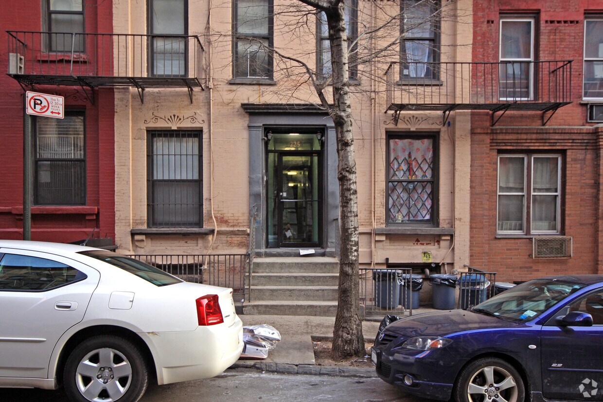 Foto del edificio - 225 E 89th St