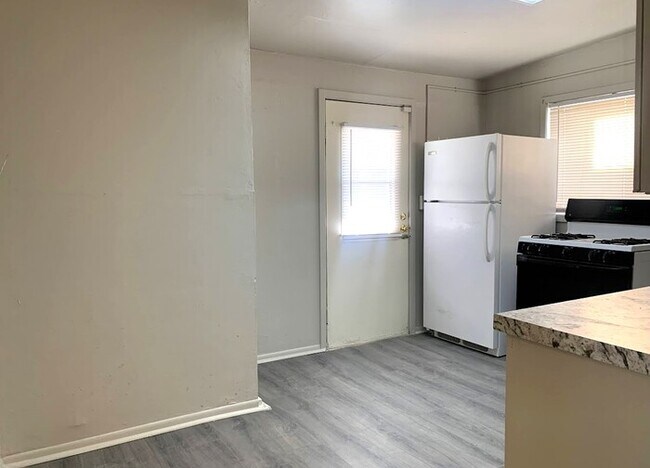 Foto del edificio - Move-In Ready! Charming 1-Bedroom Downtown...