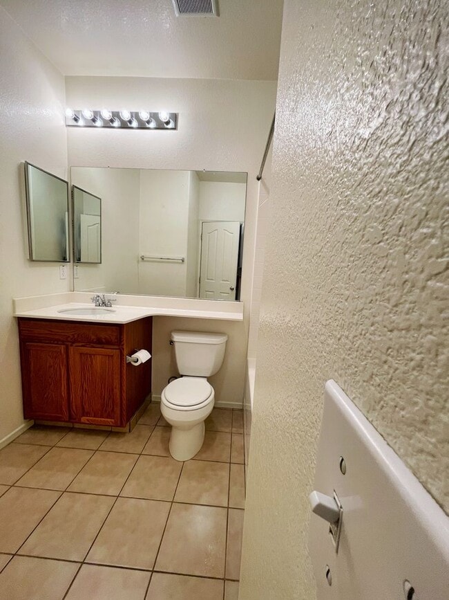 Building Photo - Cute 2 story home in Natomas, 2 master bed...