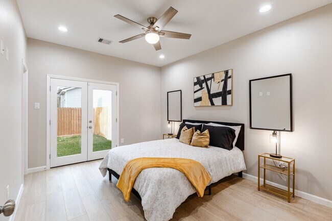 Foto del edificio - 4661 Clover St