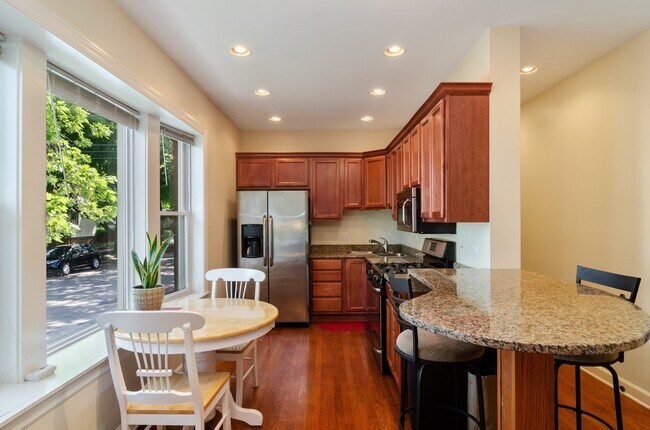 Foto del edificio - 3857 N Lawndale Ave