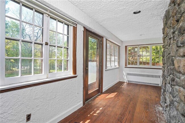 Building Photo - 170 Woodlands Ave