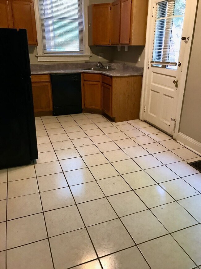 Foto del edificio - *** Shadyside Duplex Apartment * Pet Friendly * Spacious & Renovated * Available Now * Modern Fin...