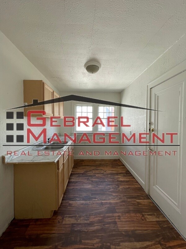 Foto del edificio - 609 E McClellan St