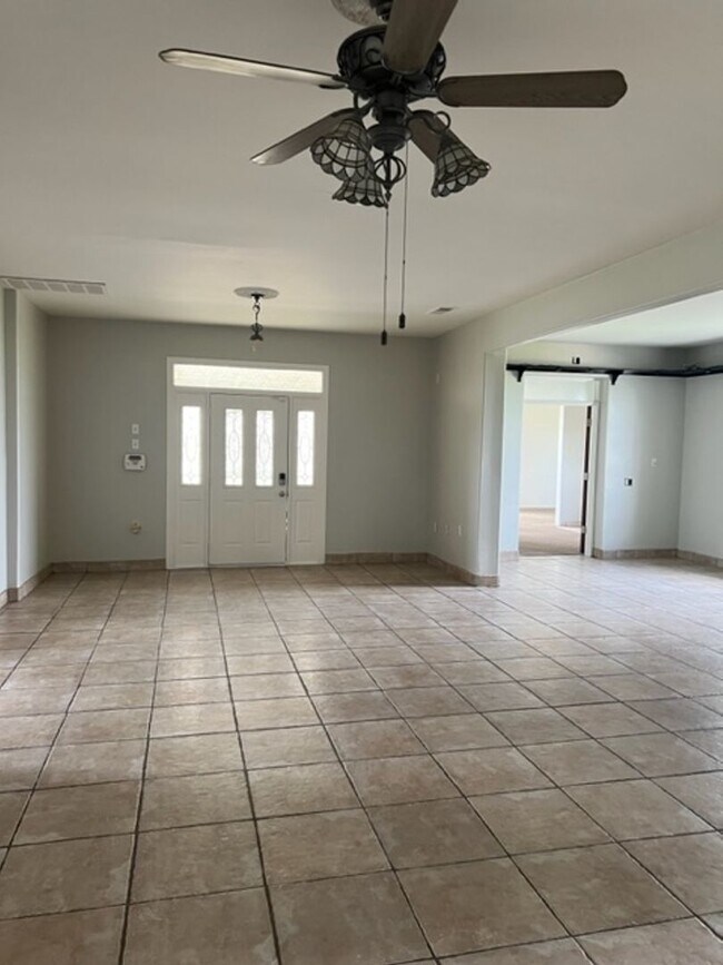 Foto del edificio - Farm house with room MOVE IN SPECIAL