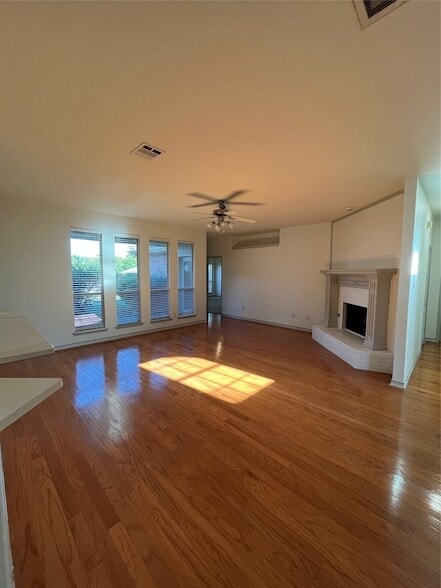 Photo - 1200 Oakley Dr House
