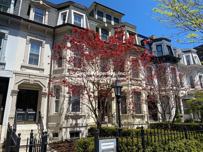 Building Photo - 611 Tremont St