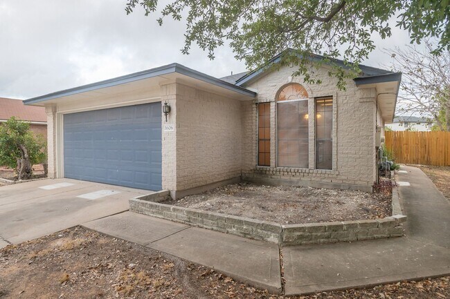 Building Photo - Nestled in Round Rock neighborhood.