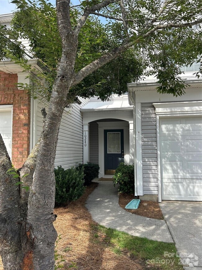 Building Photo - 10240 Garmoyle St