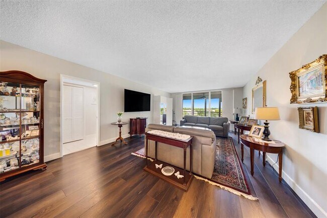 Building Photo - 3960 Oaks Clubhouse Dr