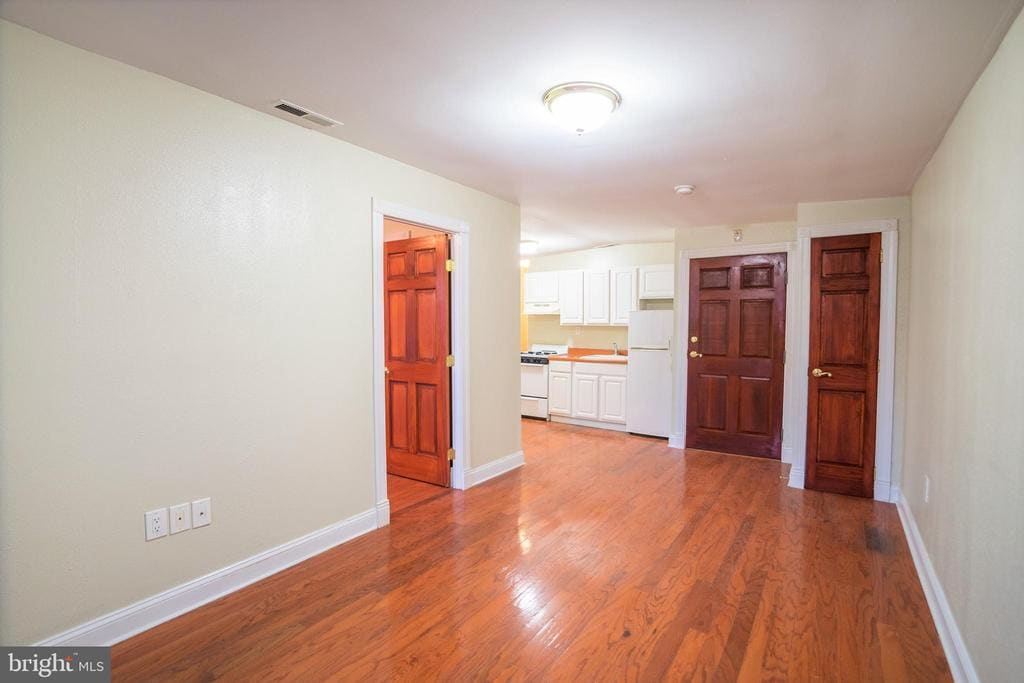 Primary Photo - 1124 E Passyunk Ave
