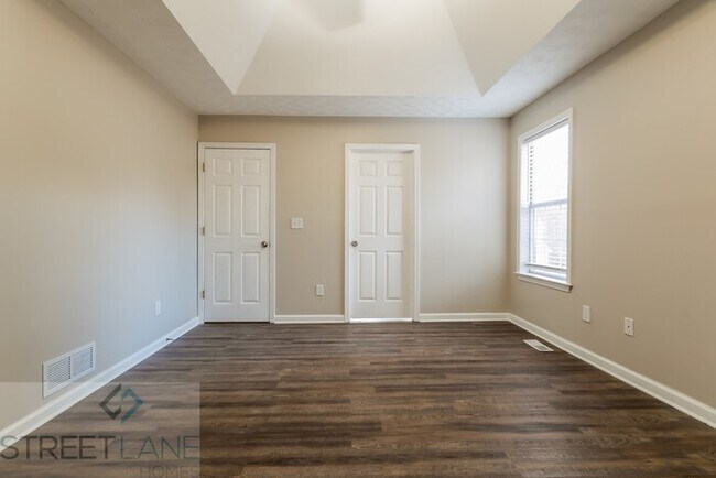 Foto del edificio - REDUCED! - Now offering $1025 off first fu...