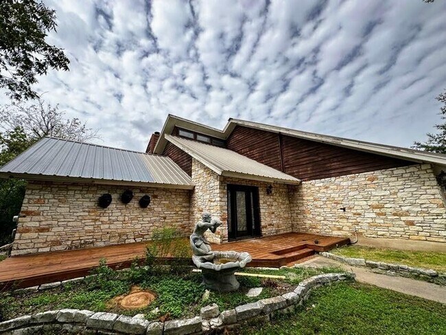 Building Photo - 302 Meadow Creek Dr