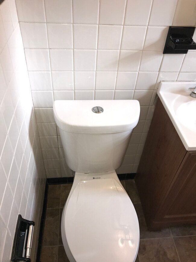 Building Photo - Negley Court