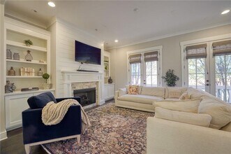 Building Photo - 984 Memorial Walk SE